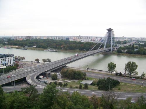 Ufo in Bratislava (slovac_republic_100_3462.jpg) wird geladen. Eindrucksvolle Fotos aus der Slowakei erwarten Sie.